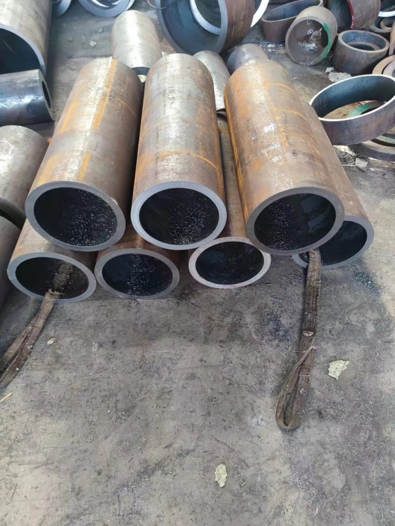 巴塘巴塘巴塘12Cr1MovG无缝钢管切割