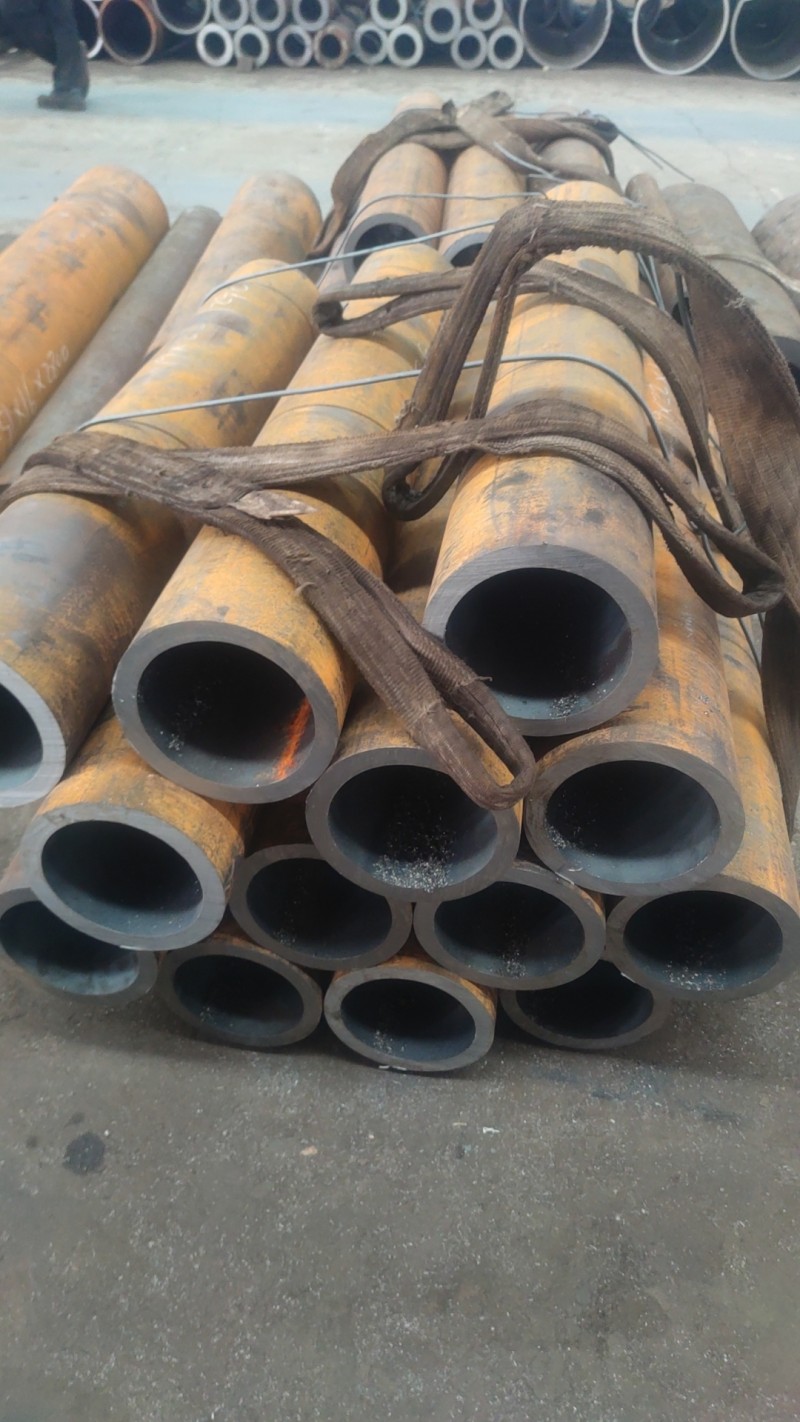 巴塘巴塘巴塘15CrMoG无缝钢管切割